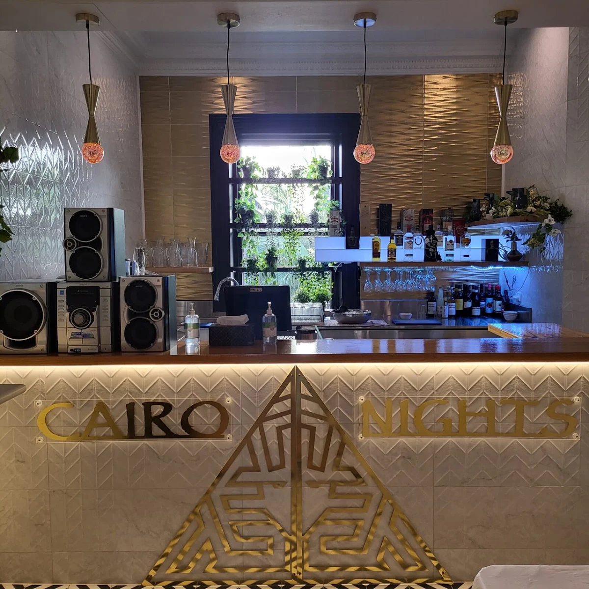 Vibe, Cairo By Nights Restaurant & Bar