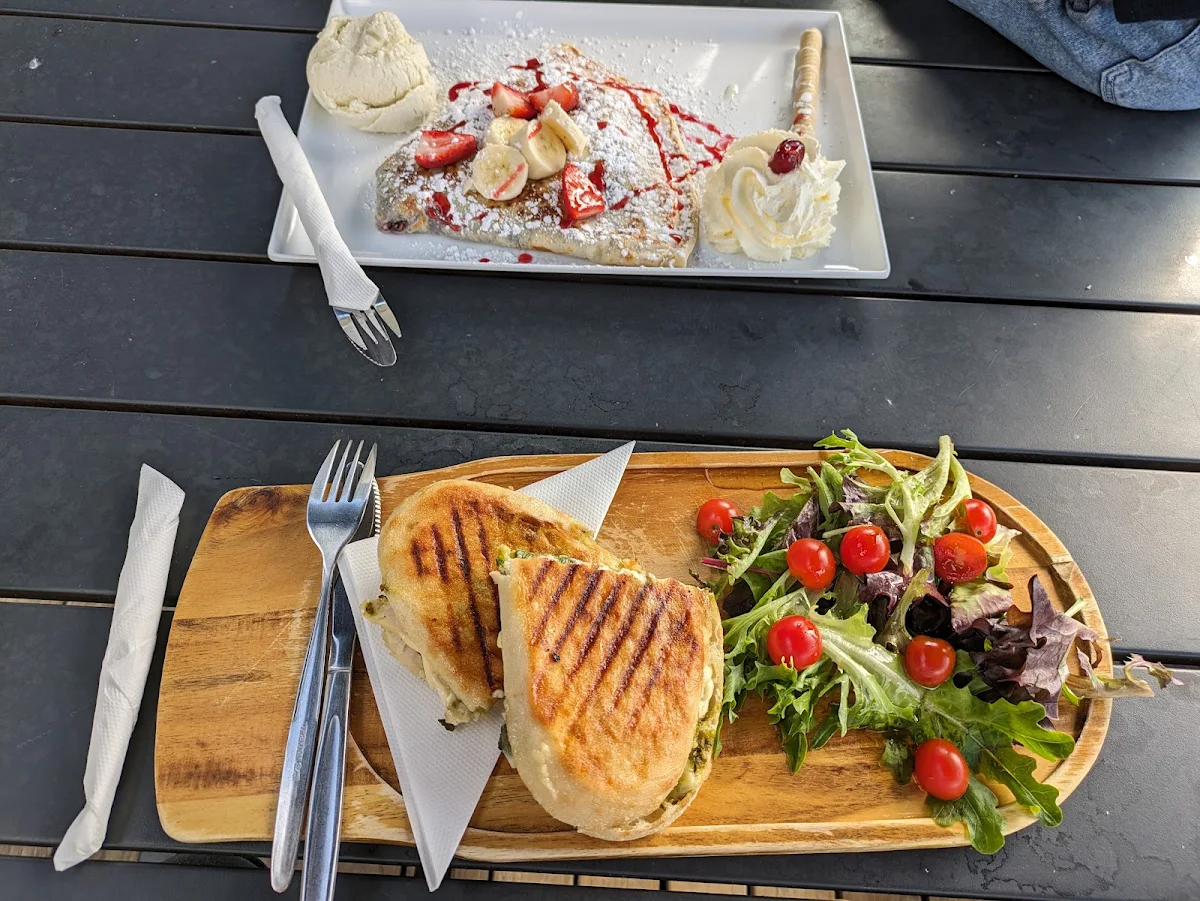 Food & drink, Waves Cafe