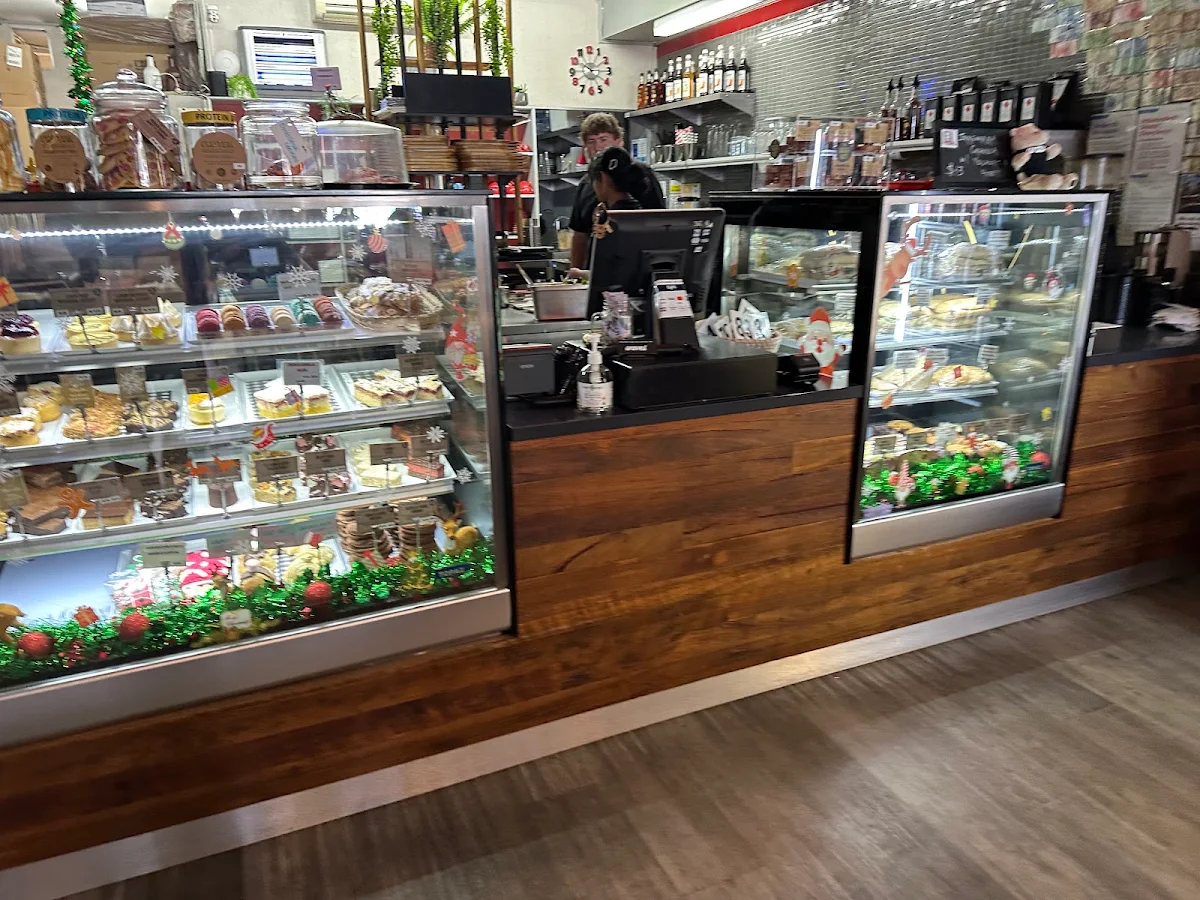 Vibe, Waves Cafe