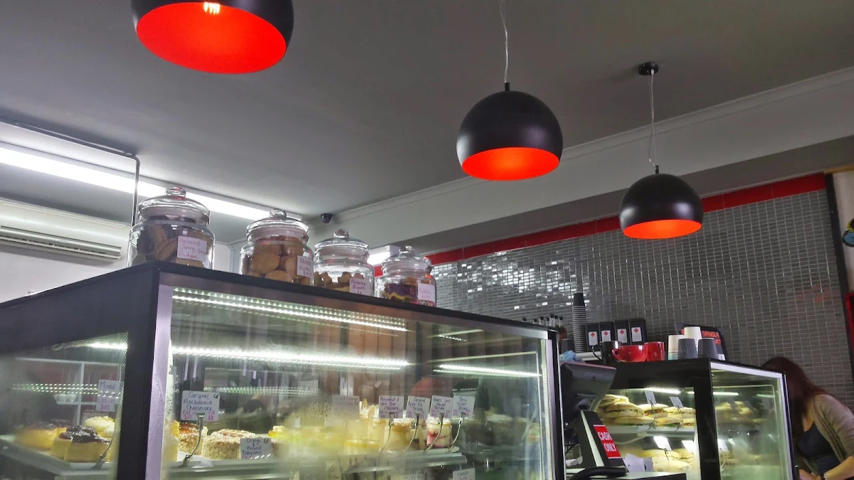 Vibe, Waves Cafe