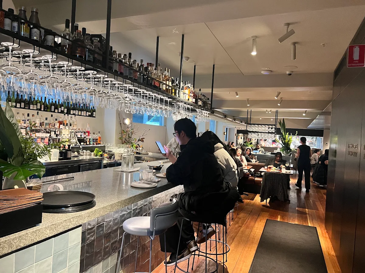 Vibe, Na He Bistro