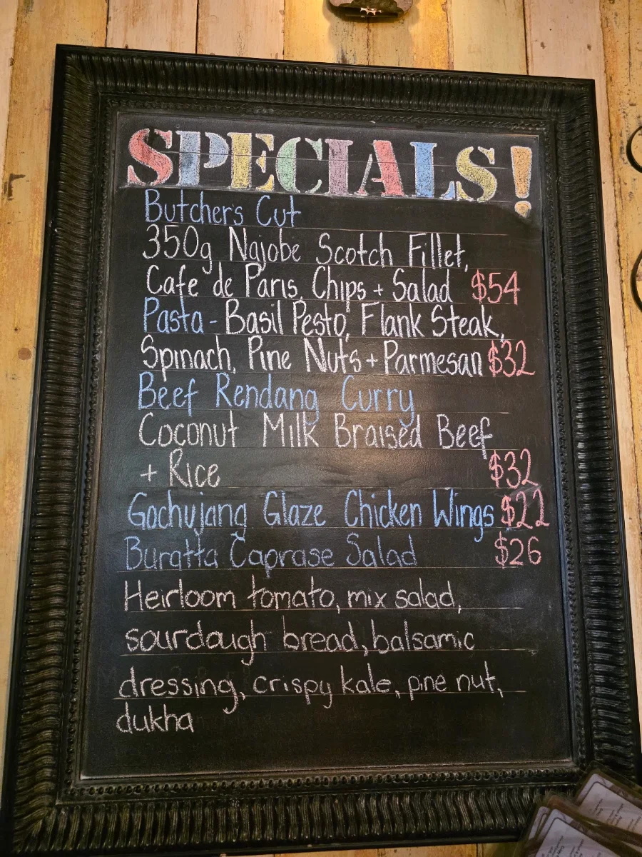 Menu, Uraidla Hotel