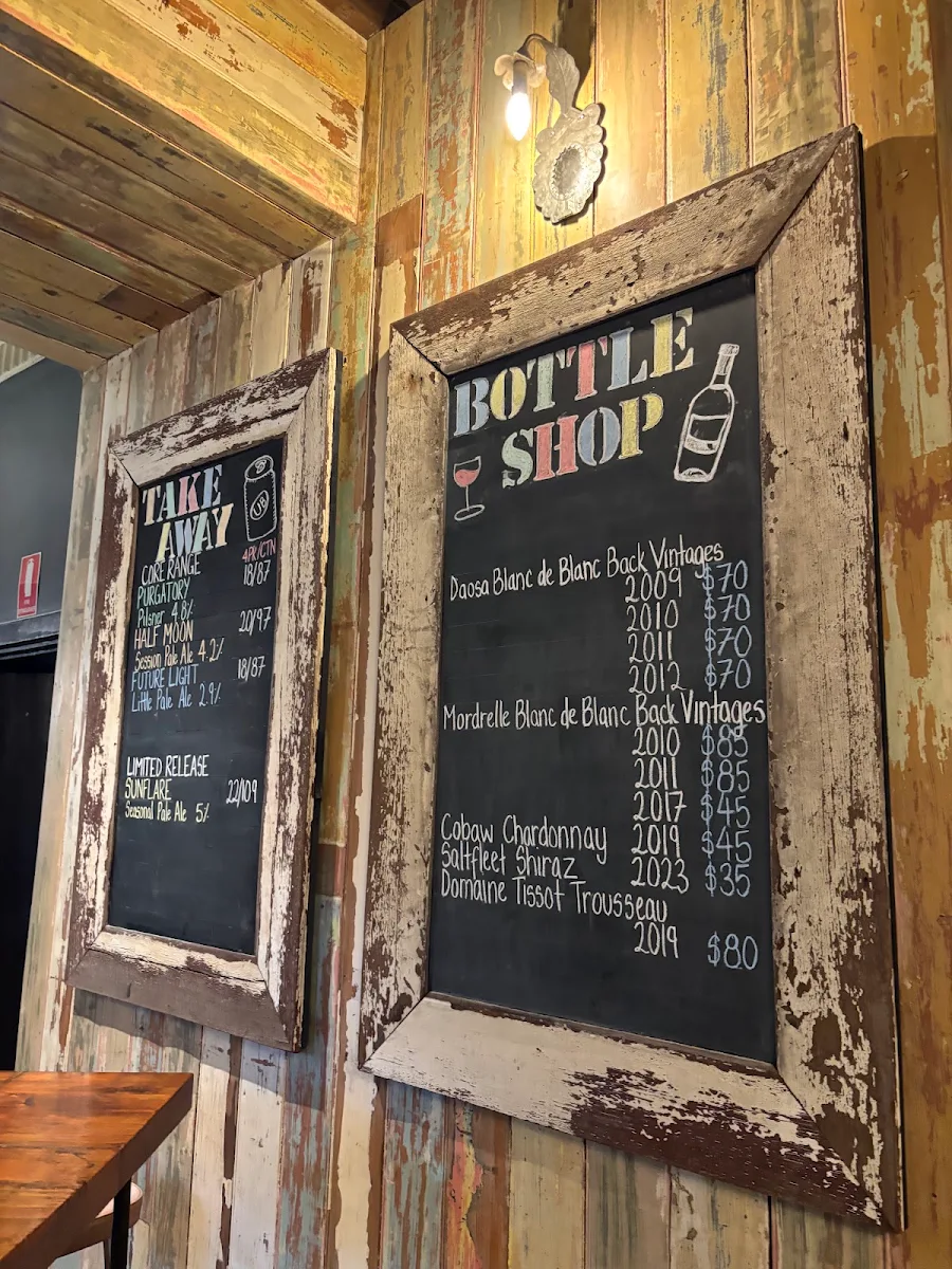 Menu, Uraidla Hotel