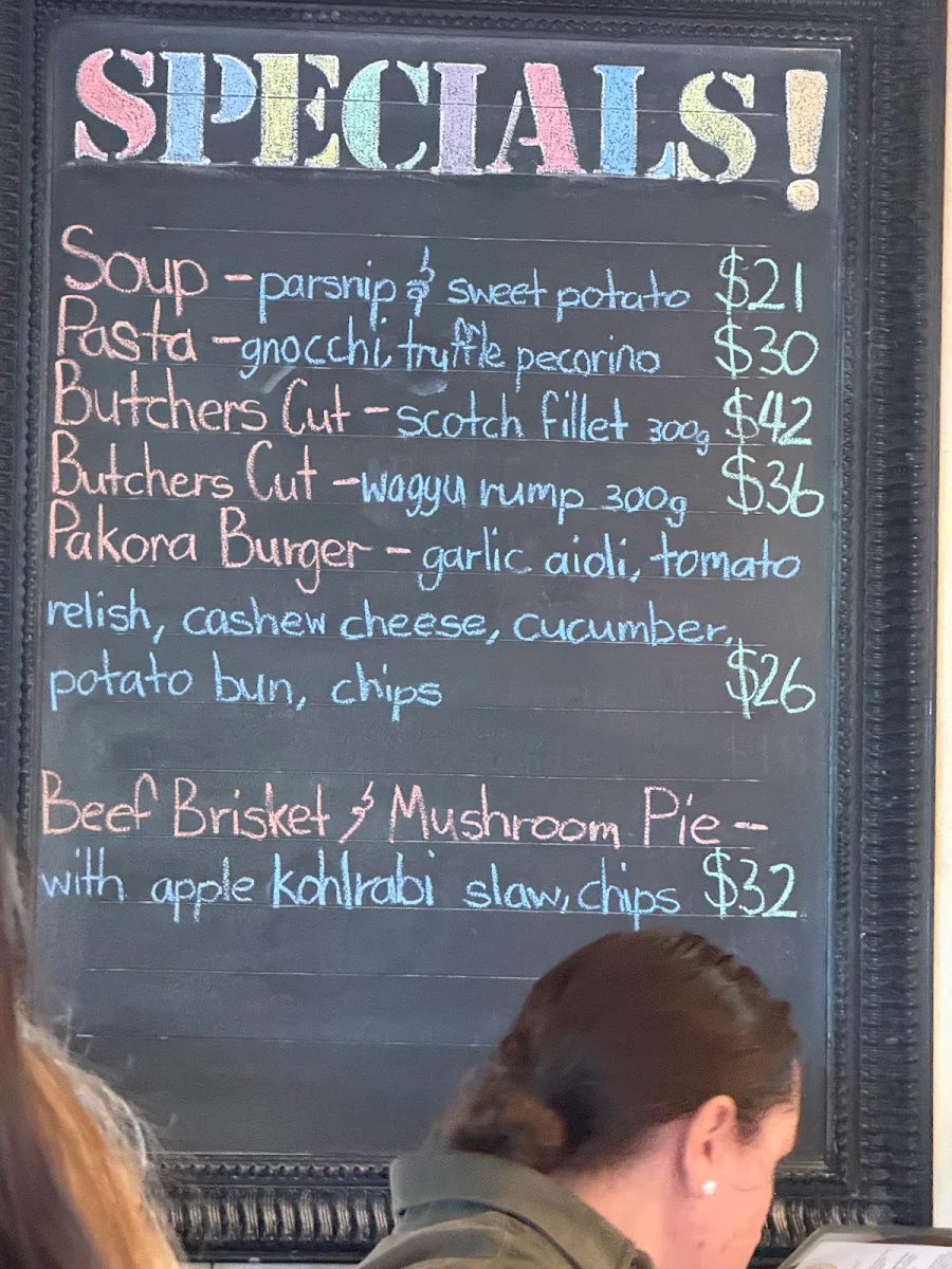 Menu, Uraidla Hotel
