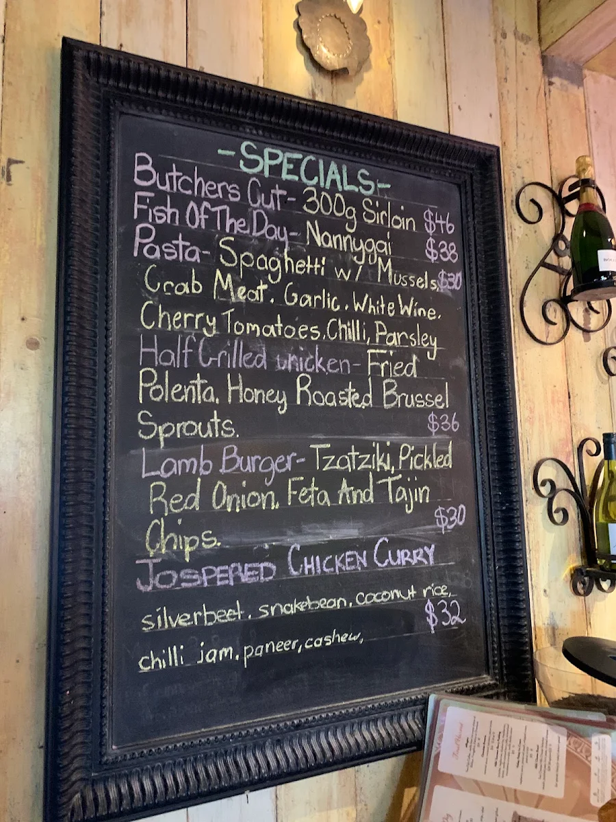 Menu, Uraidla Hotel