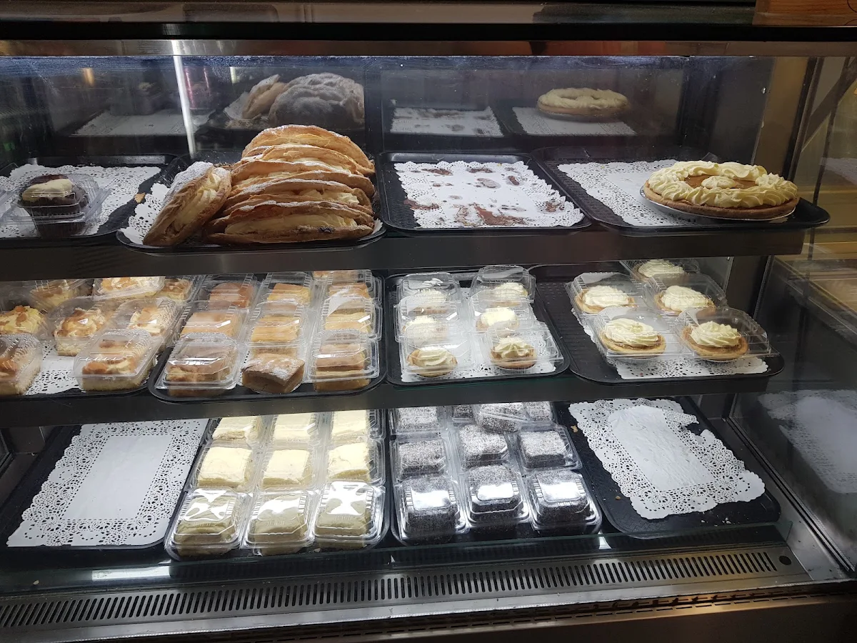 Vibe, Bro's Bakery