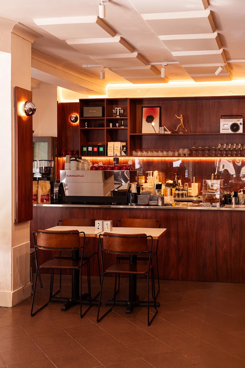 Vibe, B-side cafe