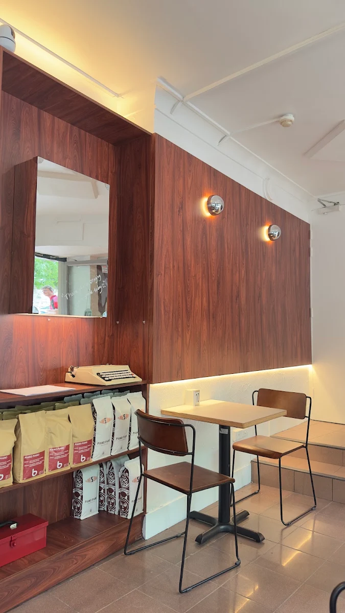 Vibe, B-side cafe