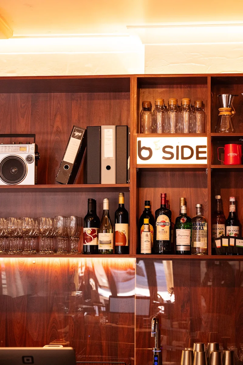 Vibe, B-side cafe