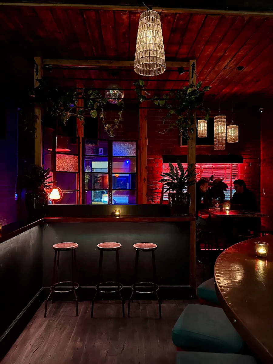 Vibe, Franklin's Bar