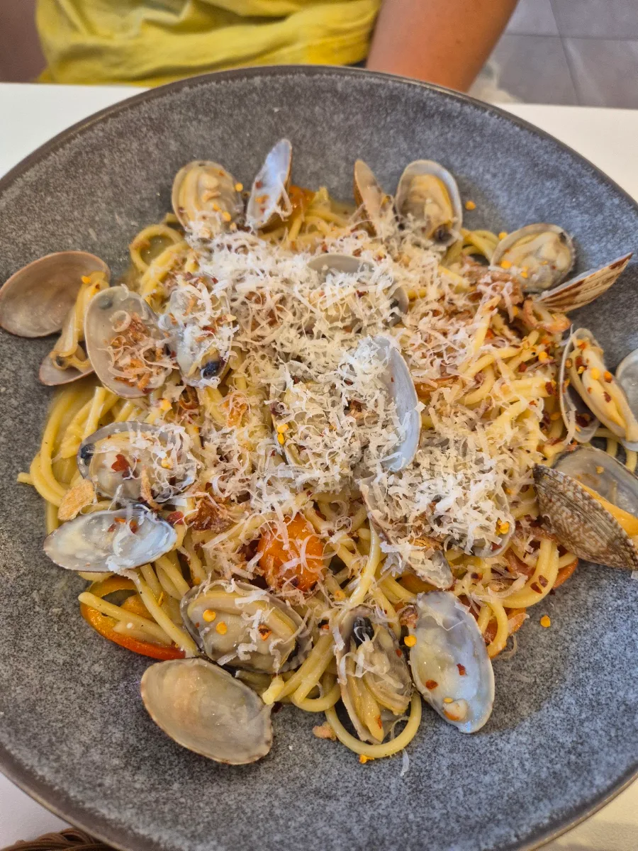 Food & drink, YY Cafe and restaurant