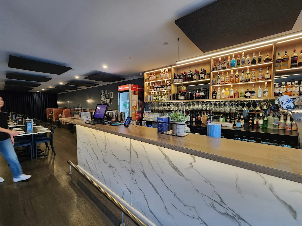 Vibe, Enzo's Cucina Panania