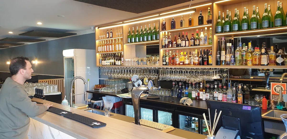 Vibe, Enzo's Cucina Panania