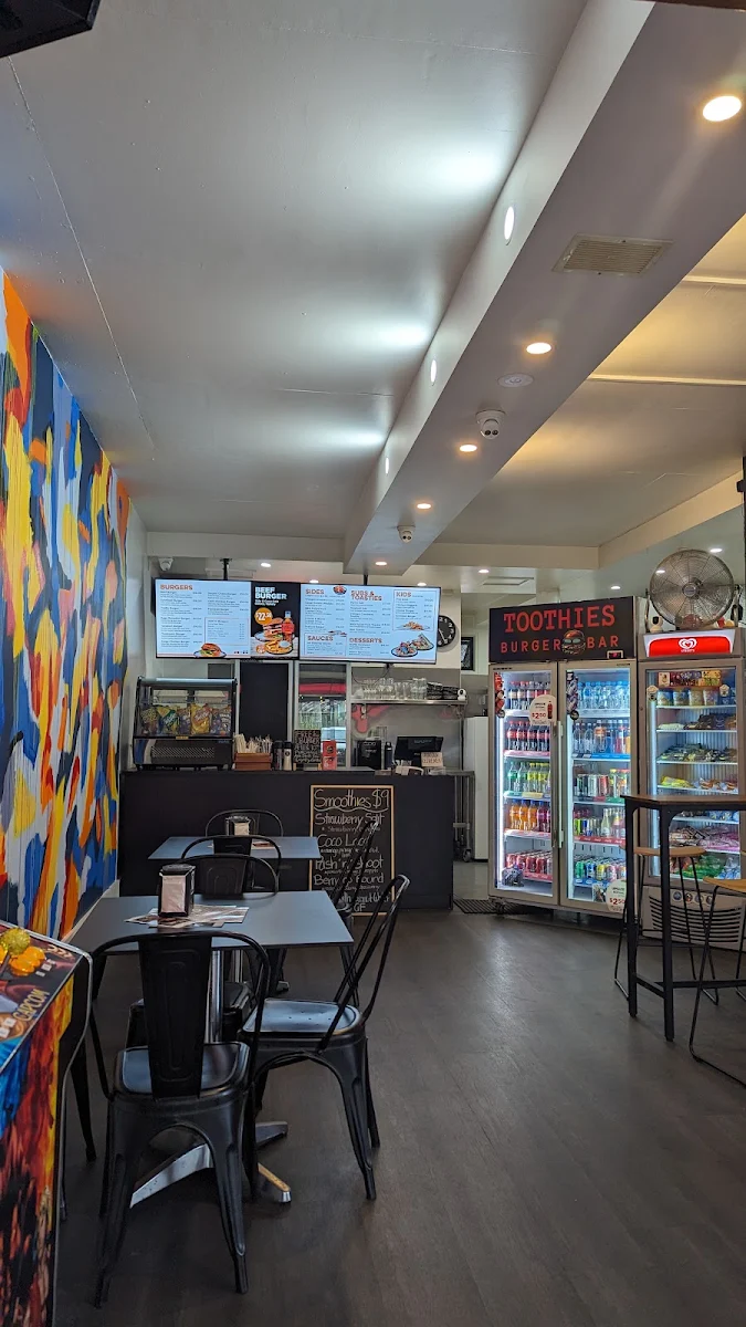 Vibe, Toothies Burger Bar