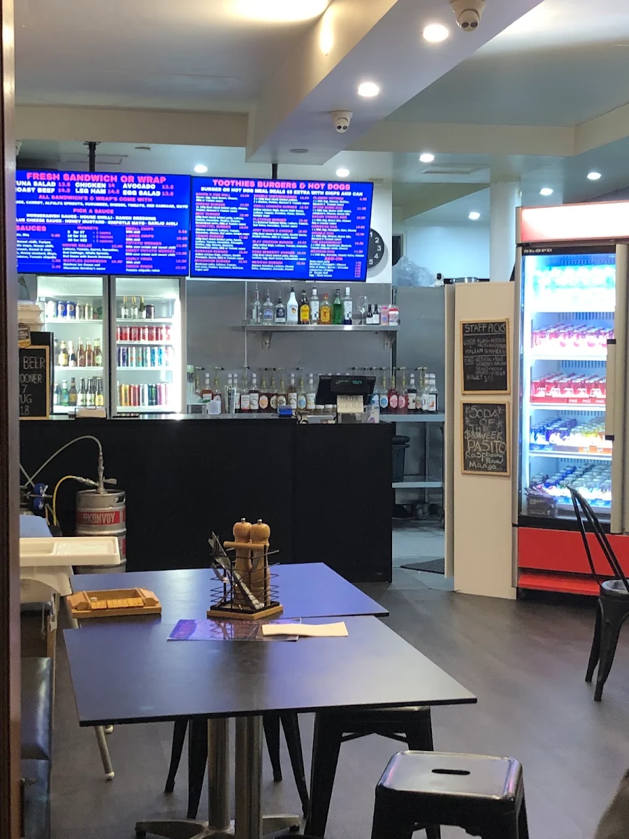 Vibe, Toothies Burger Bar