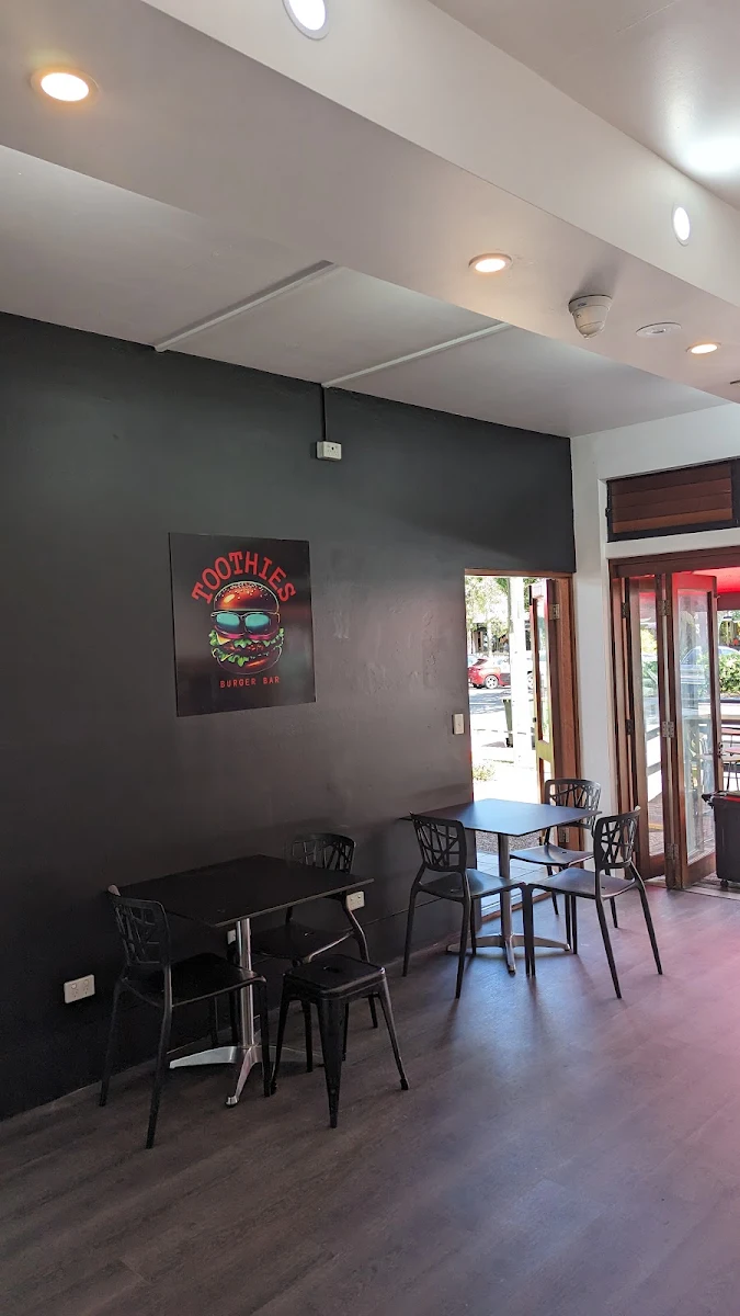 Vibe, Toothies Burger Bar