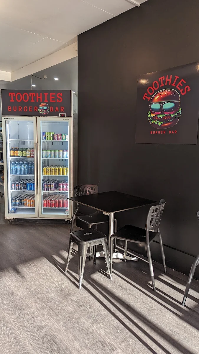 Vibe, Toothies Burger Bar