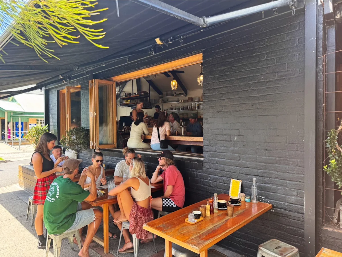Vibe, Bayleaf Cafe