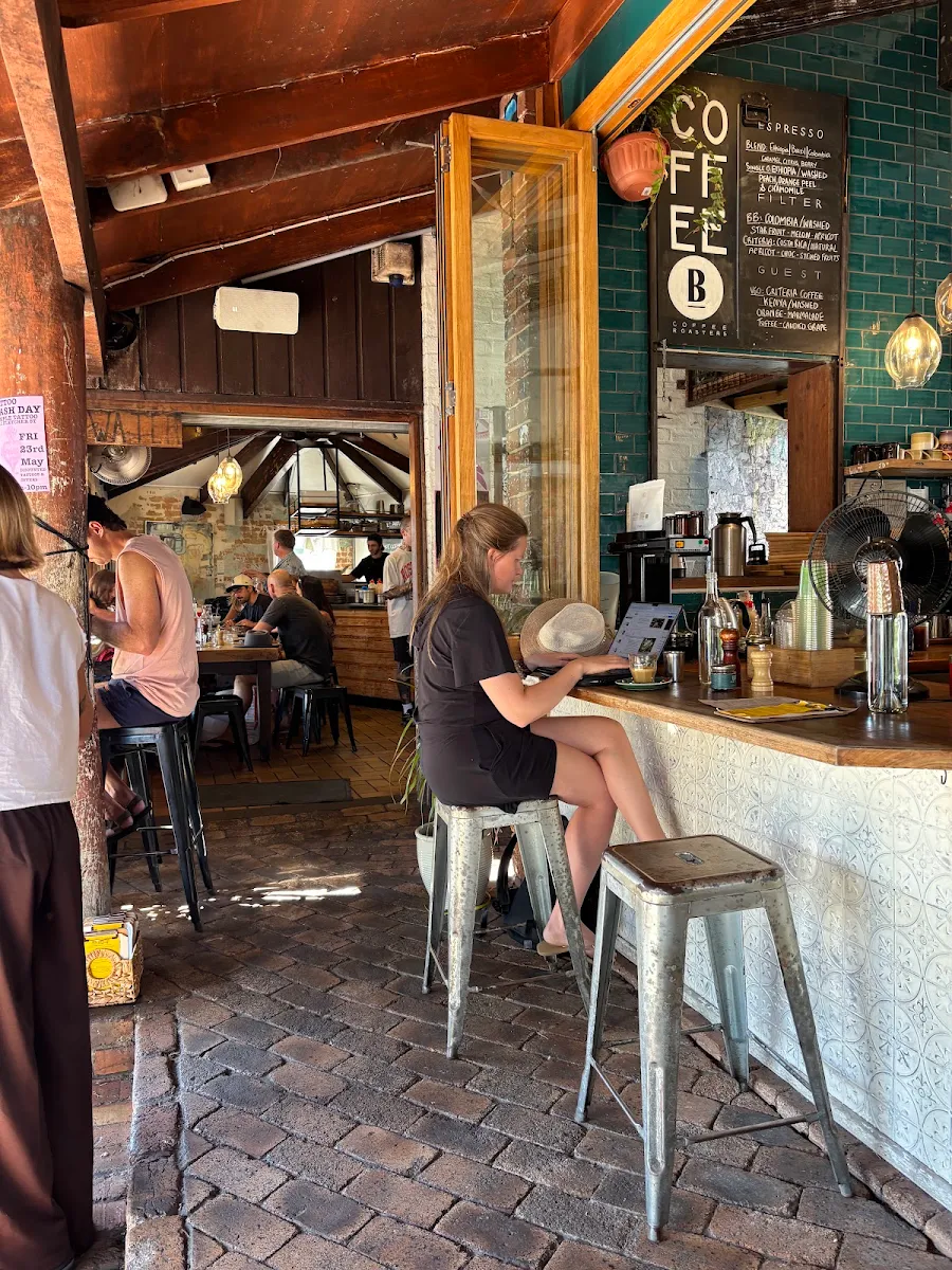 Vibe, Bayleaf Cafe