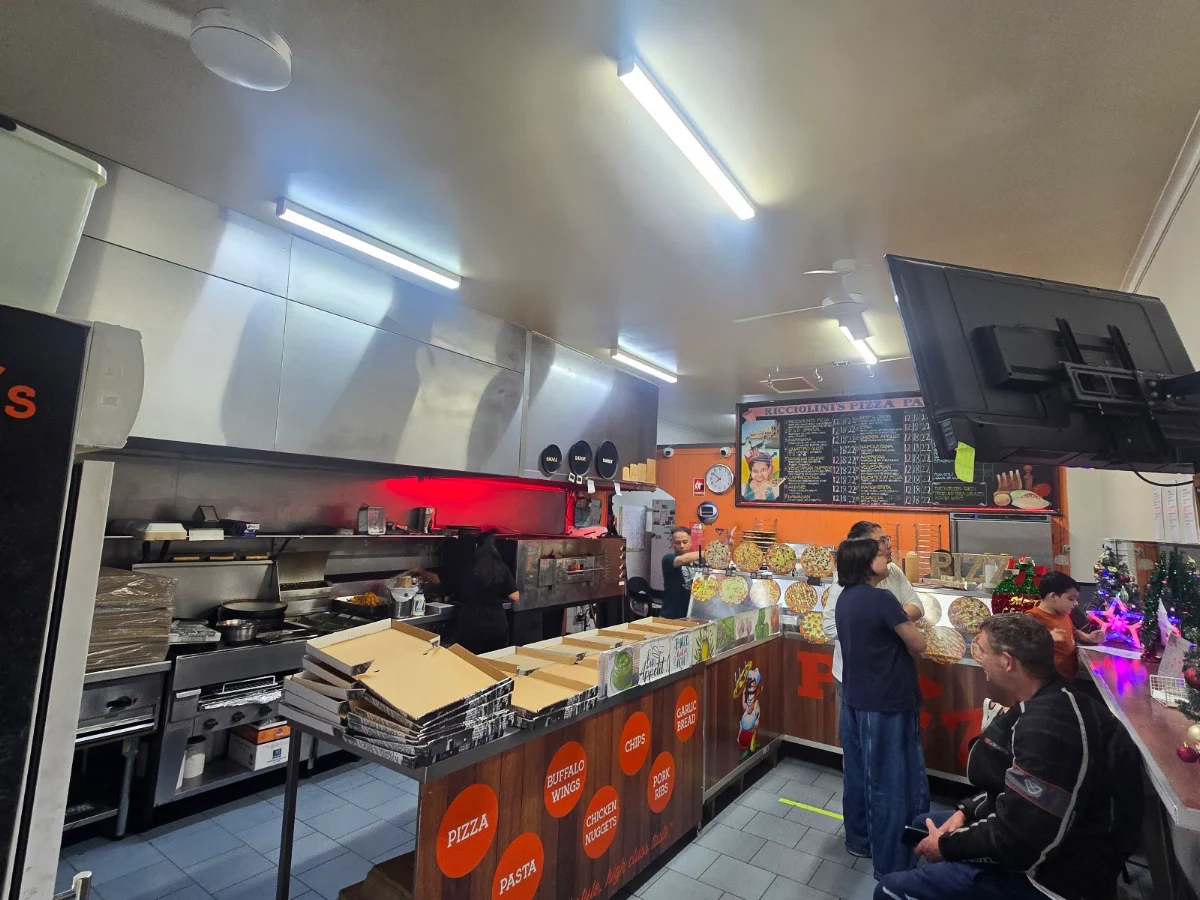 Vibe, Ricciolini's Pizza Pasta House