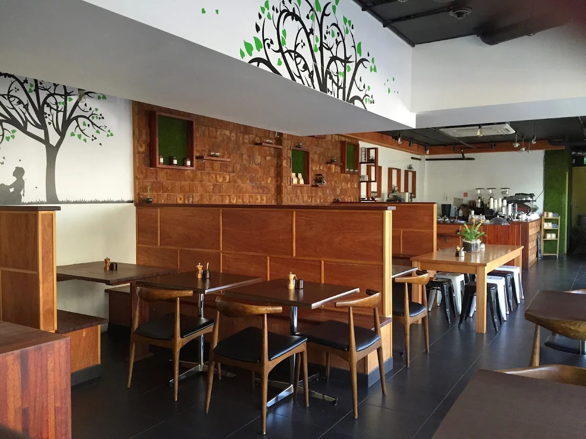 Vibe, Little Chloe Café
