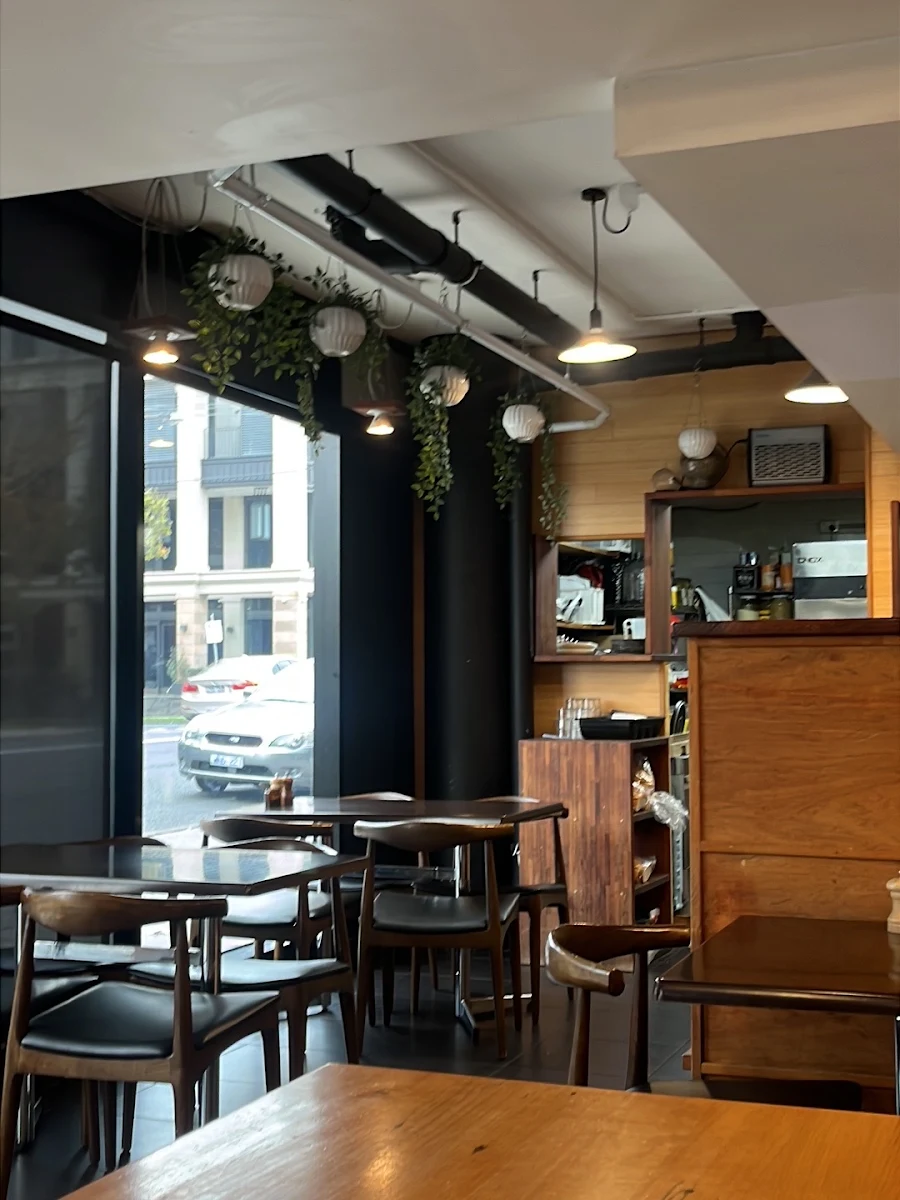 Vibe, Little Chloe Café