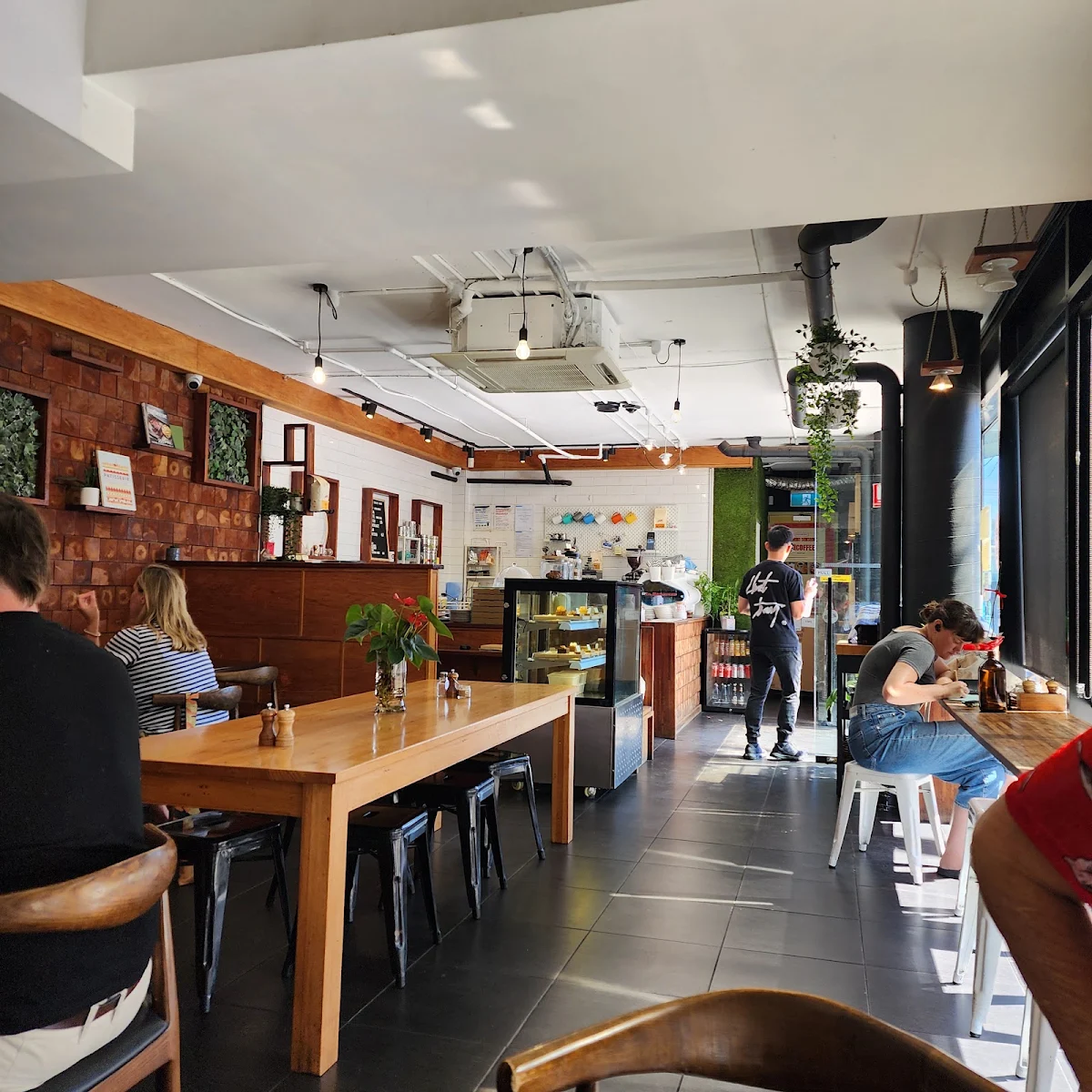 Vibe, Little Chloe Café