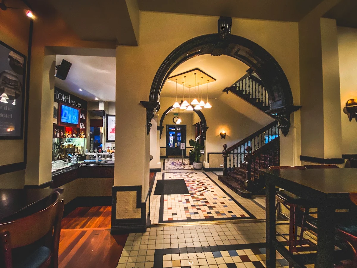 Vibe, Auburn Hotel