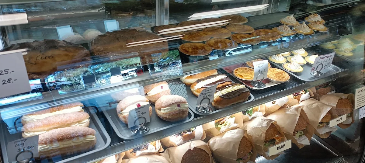 Vibe, Akkerman & Dyer Bakery