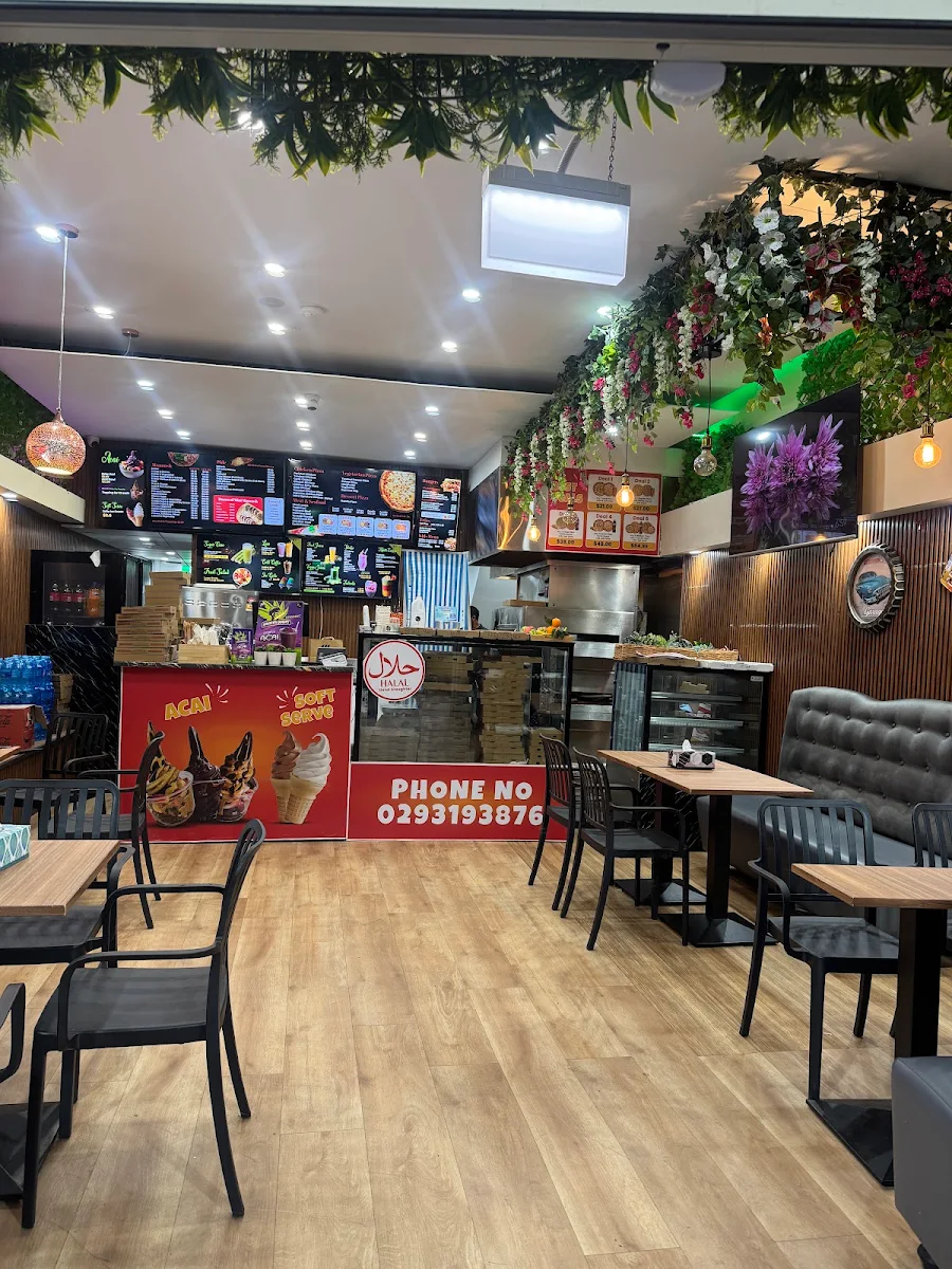 Vibe, Mina Auburn Pizzeria