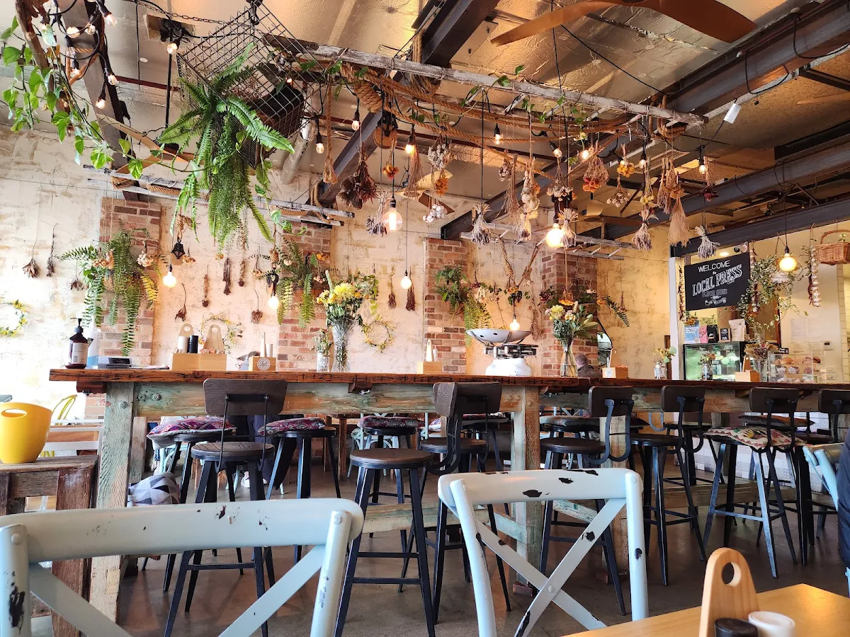 Vibe, Local Press Cafe