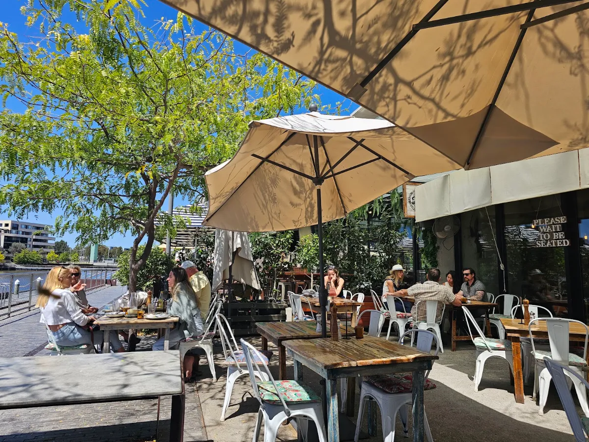 Vibe, Local Press Cafe