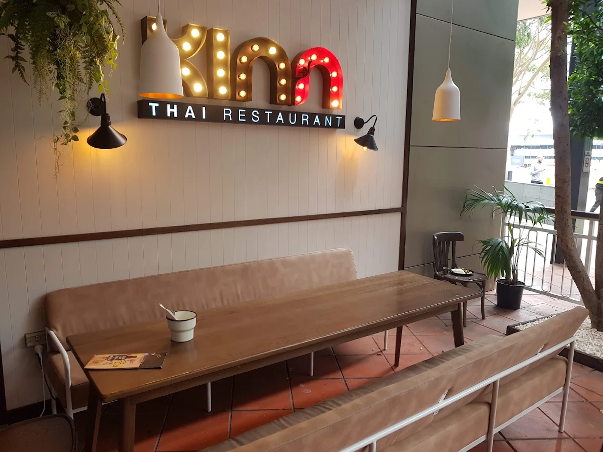 Vibe, Kinn Thai Fountain Gate