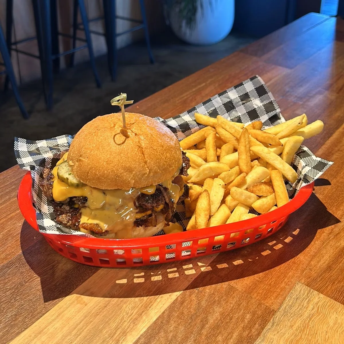 Food & drink, The Boundary Pub