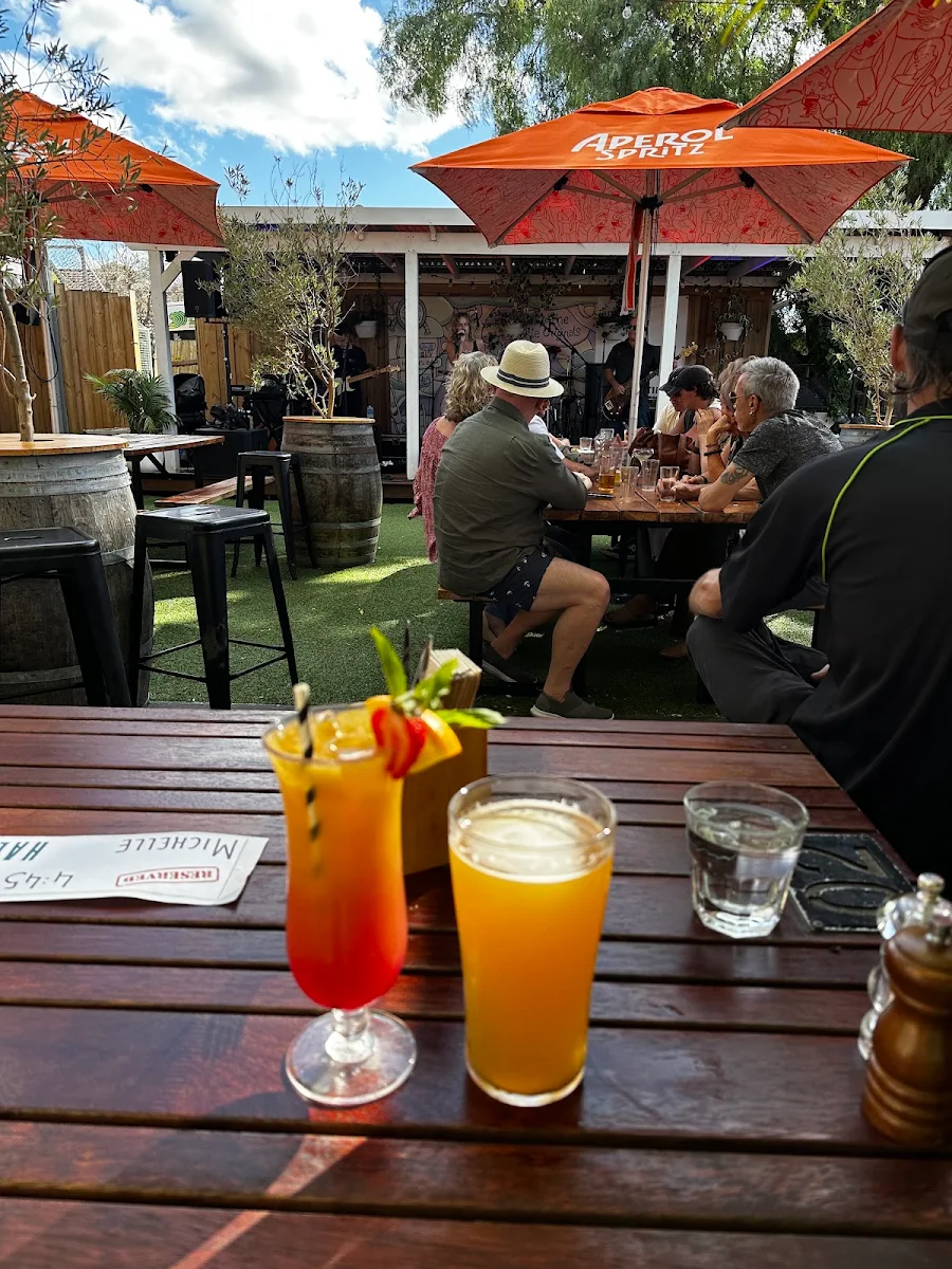 Food & drink, The Boundary Pub