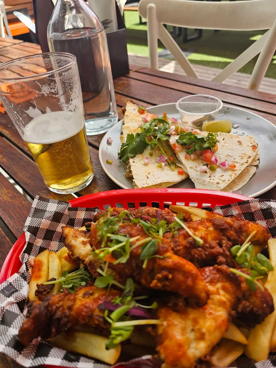 Food & drink, The Boundary Pub