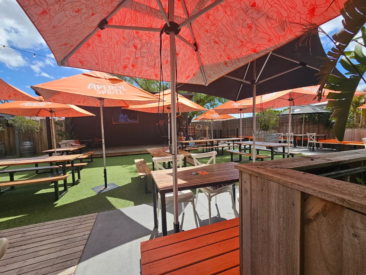 Vibe, The Boundary Pub