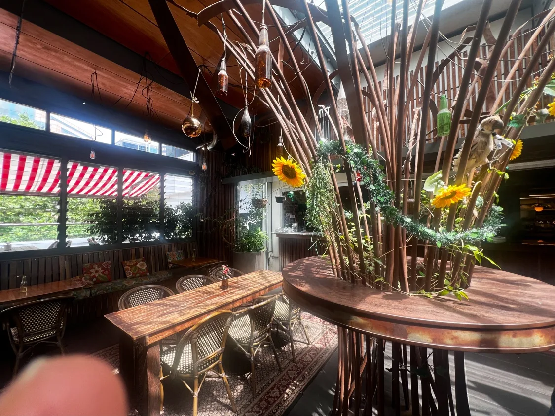 Vibe, The Treehouse Hotel