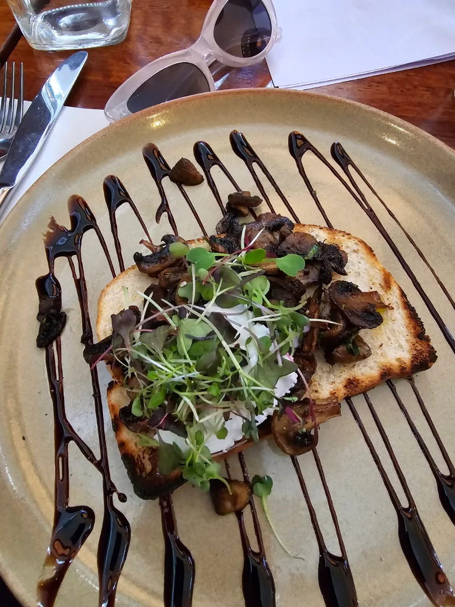 Food & drink, The Alma Hotel