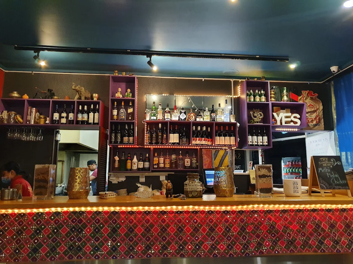 Vibe, Sari's Restaurant