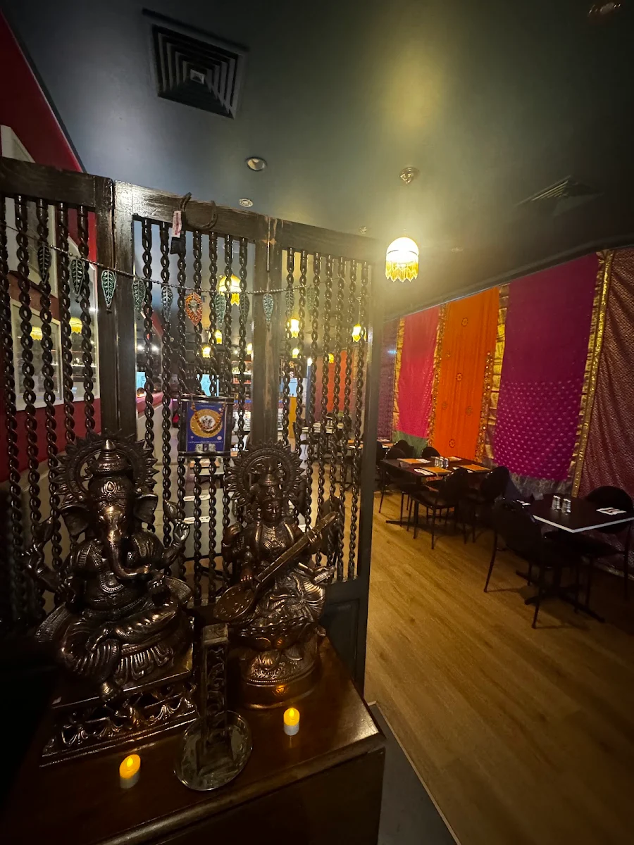 Vibe, Sari's Restaurant