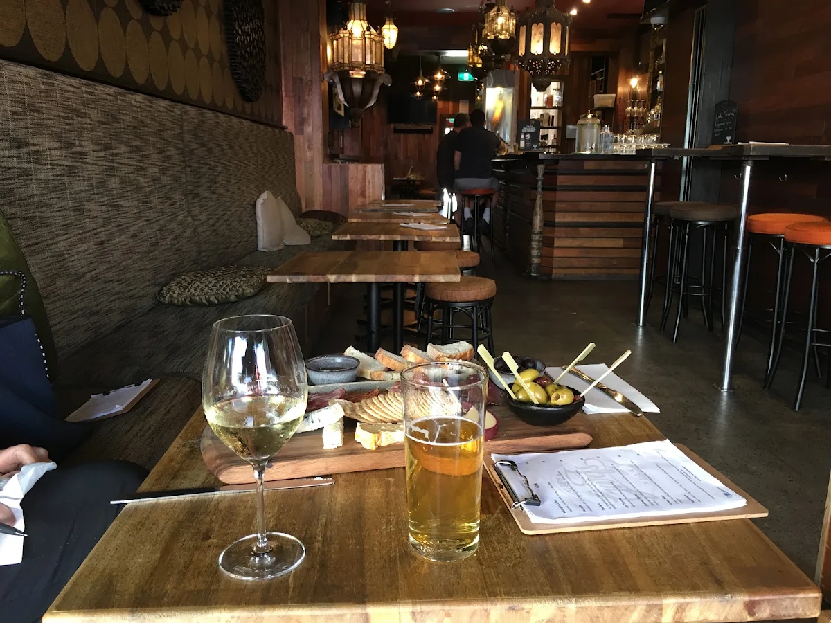 Vibe, Garf’s Bar