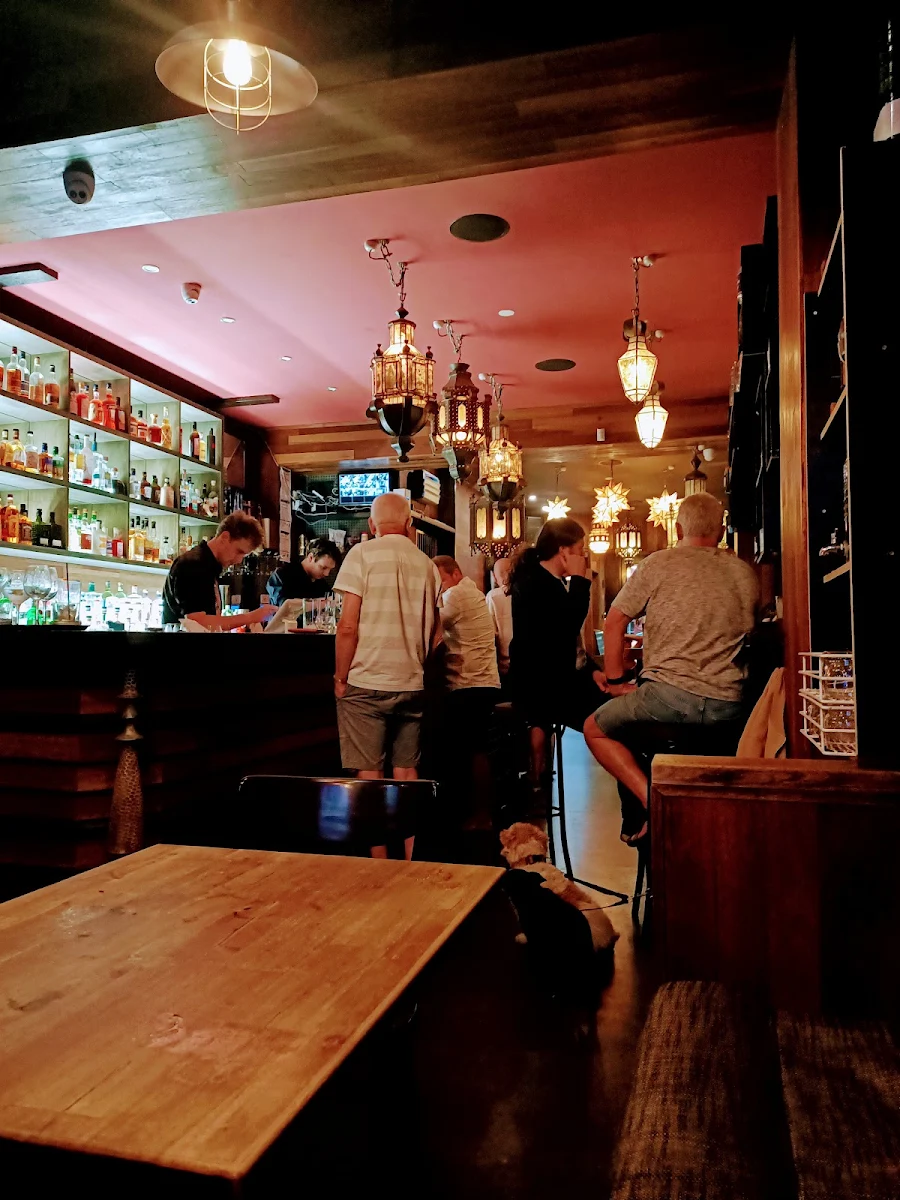 Vibe, Garf’s Bar