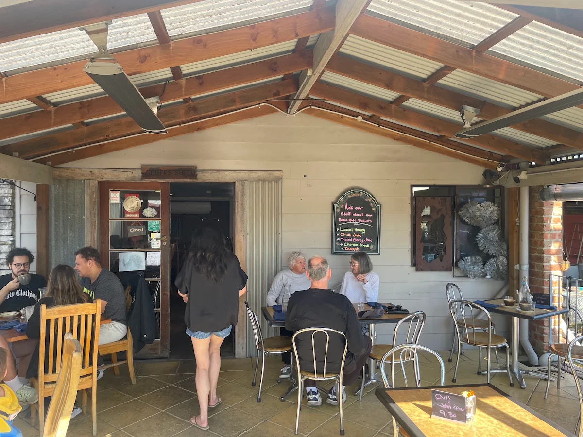Vibe, Simply D'Vine Cafe