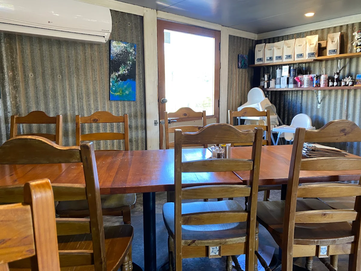 Vibe, Simply D'Vine Cafe