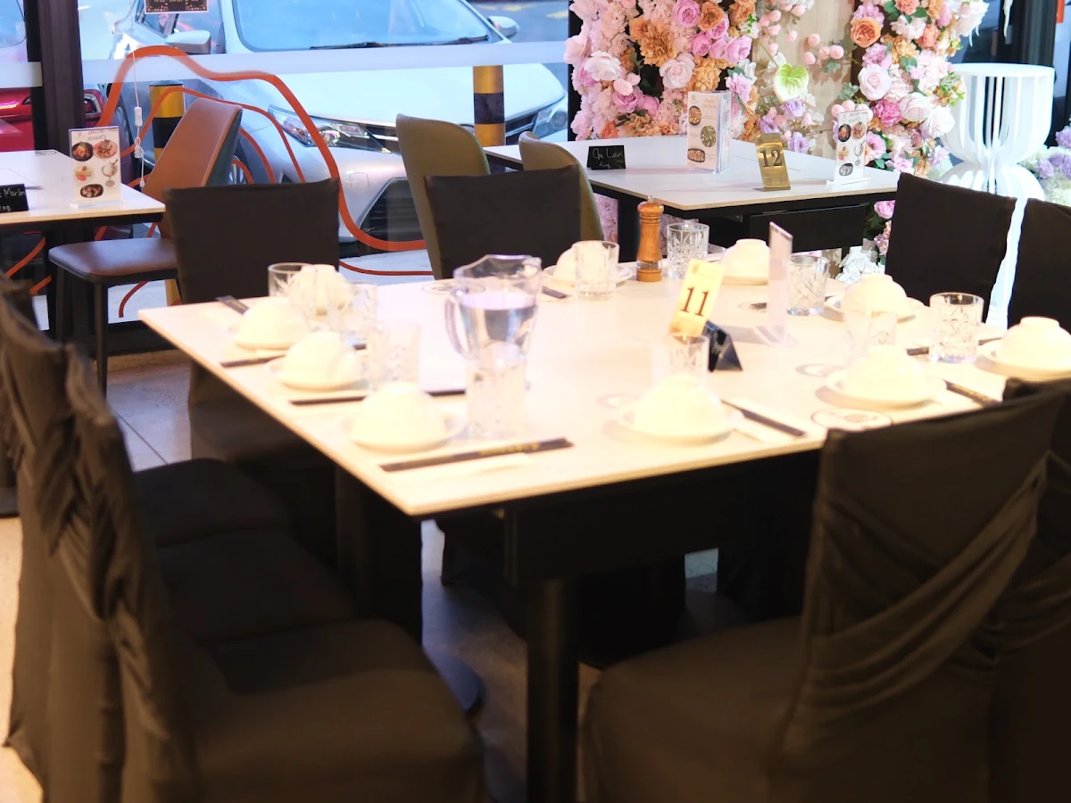 Vibe, GIA Cafe & Restaurant