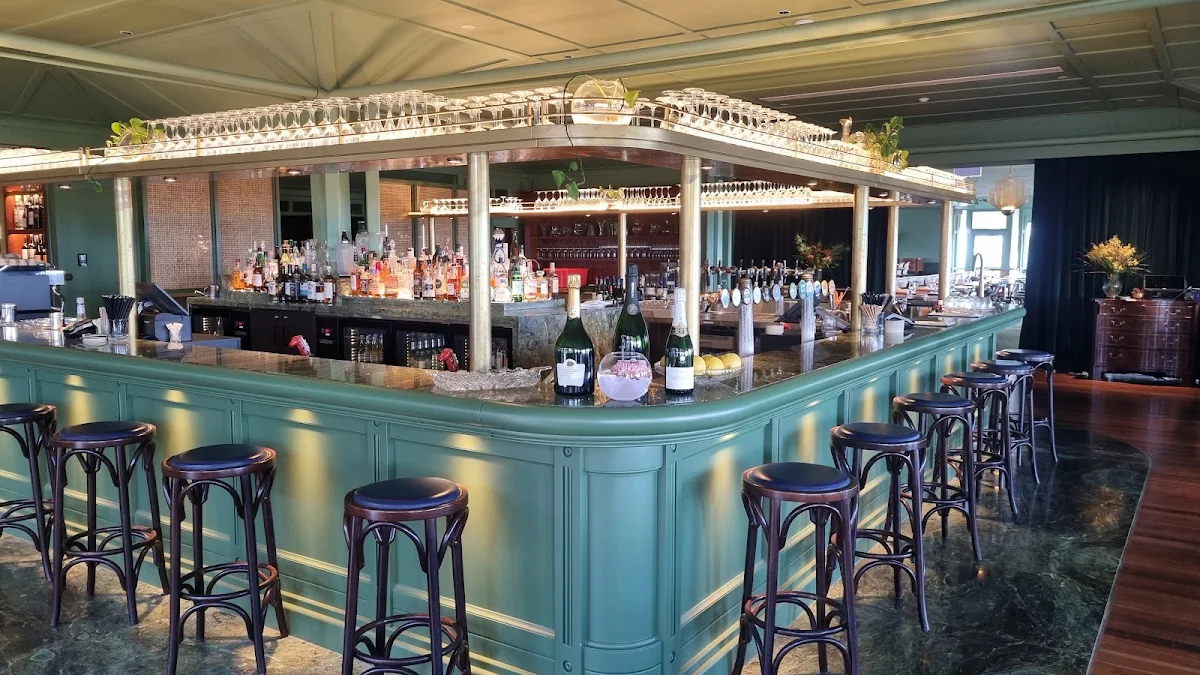 Vibe, The Summit Restaurant & Bar