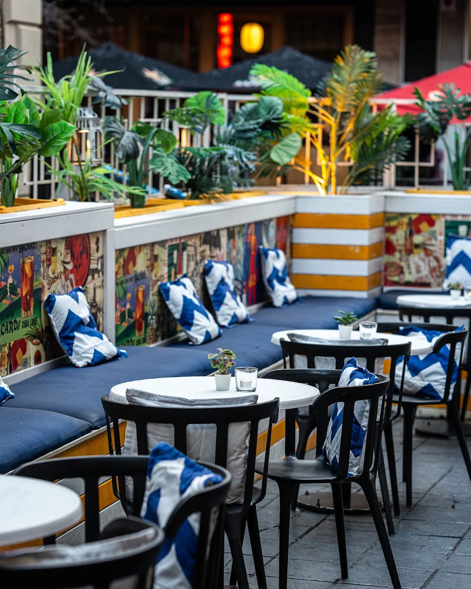 Vibe, Casablabla - Multicultural Tapas Lounge Bar