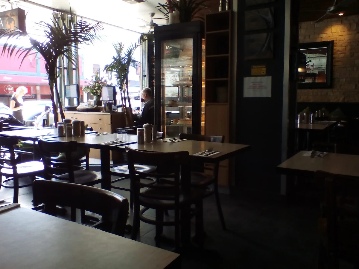 Vibe, Tropicana Cafe