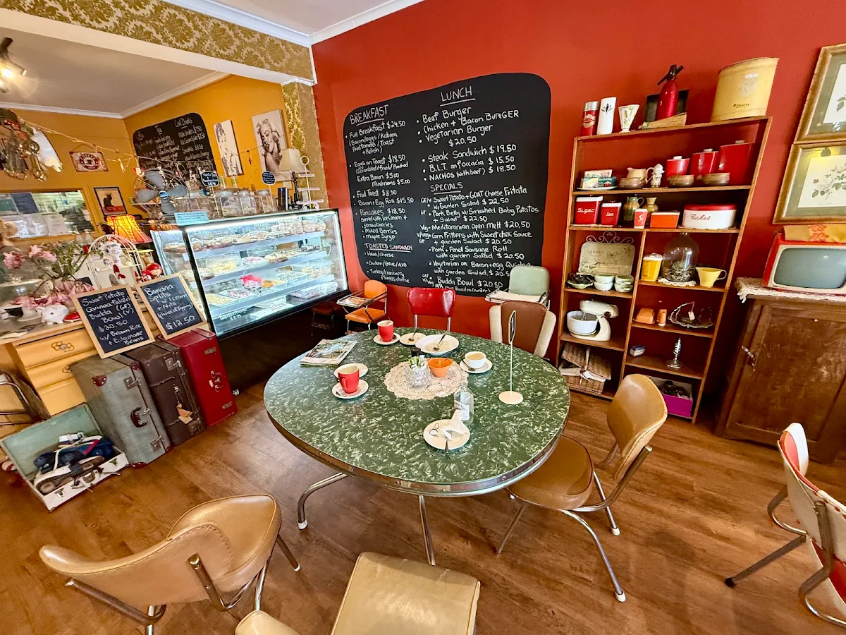 Vibe, The Cake Lady Cafe